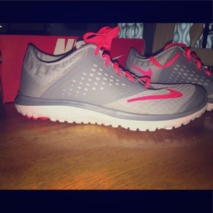 Women’s size 6 Nike running shoes